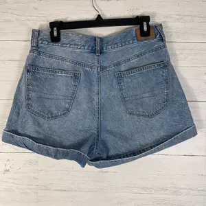 Womens Size 10 American Eagle Mom Shorts Denim Shorts Pleated Cuffed thumbnail 2