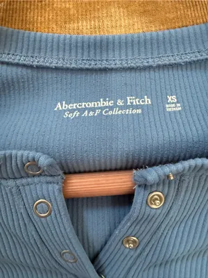 Abercrombie & Fitch light blue Henley long sleeve XS thumbnail 3