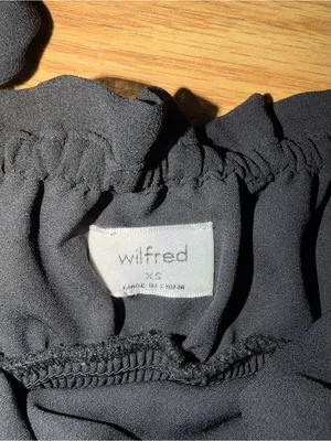 Aritzia Wilfred Black Smocked Tie-Shoulder Ruffle Tank thumbnail 6