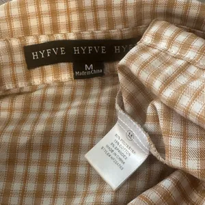 Hyfve Modern Button-Down Crop Top, Light Brown/Beige, Size M thumbnail 6