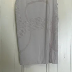 Lululemon White and pink Sleeveless Fitted Backless Tank Top thumbnail 4
