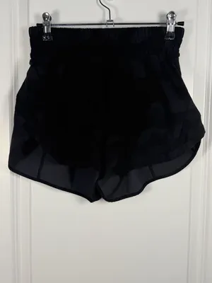 Lululemon Hotty Hot High-Rise Short 4" in Heritage 365 Camo Deep Coal Multi Blac thumbnail 2