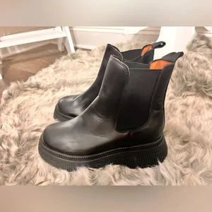 Ganni FINAL PRICE DROP NWOB CREEPERS CHELSEA BOOTS thumbnail 6
