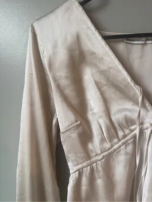 Abercrombie & Fitch Satin Tie-Front Long Sleeve Blouse XS thumbnail 4