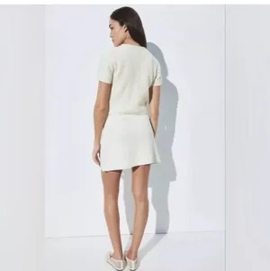 H&M Cream Textured Short-Sleeve Knit Cardigan with Gold Buttons – Size M 🤍 thumbnail 2
