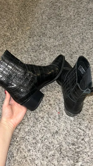 Vagabond Black Leather Platform Bootie thumbnail 2