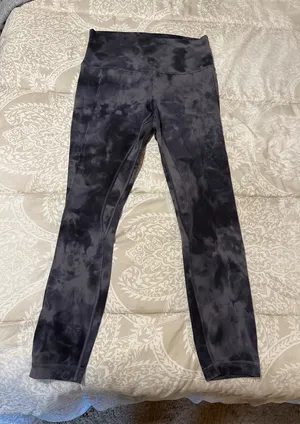 Lululemon leggings size 8 thumbnail 1