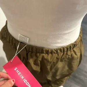 SheIn Olive Green Detailed Cargo Pants thumbnail 5