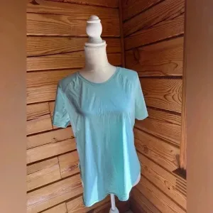 LULULEMON Size 8 teal top with vented sides​ thumbnail 5