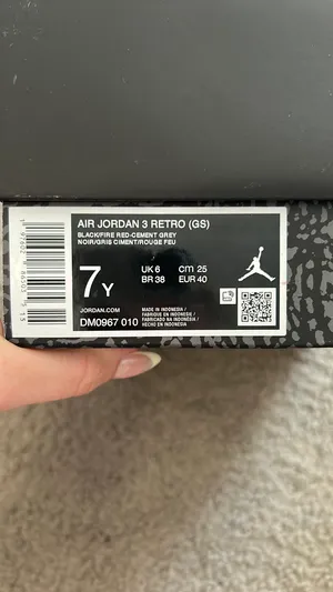 Air Jordan 3 Retro thumbnail 7