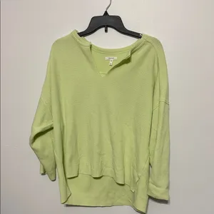Maurices Soft Neon Green/Yellow Textured V-Neck High Low Top thumbnail 2