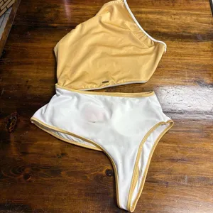 Victoria’s Secret White And Gold One Shoulder Cutout Swimsuit Size‎ Small thumbnail 3