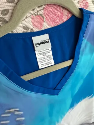 Ladies scrub top of Abominable character Sz S. NWT thumbnail 4