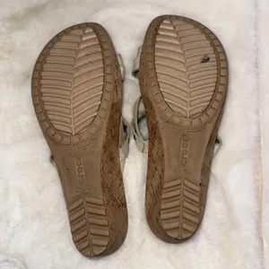 Crocs‎ A-Leigh Women's Size 10 Beige Cork Wedge Sandals Strappy Suede Like Style thumbnail 7