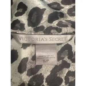 Victoria's Secret Leopard‎ Print Long Sleeve Pajama Top Pink Trim small thumbnail 3