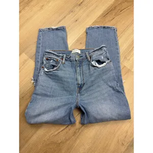Abercrombie & Fitch Ankle Straight Ultra High Rise Distressed Jeans 29 8R Blue thumbnail 4