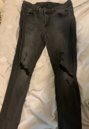 Black Ripped Skinny Jeans thumbnail 1