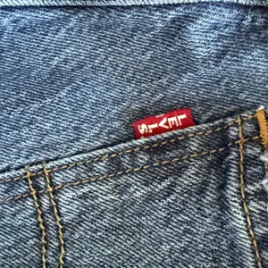 Levis Premium 70s Super High Rise Flare Slim Medium Wash Denim Blue Jeans Sz 28 thumbnail 4
