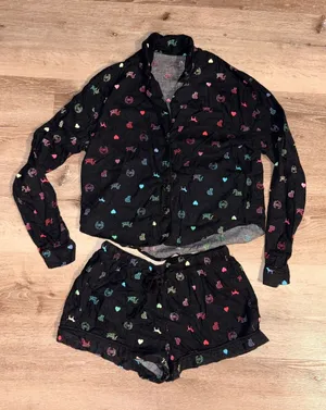 PINK Victoria's Secret Black Multicolor Logo & Heart Pajama Set thumbnail 1