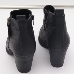 Universal Thread Ankle Boots Womens 7.5 Bootie Black Faux Leather Good thumbnail 4
