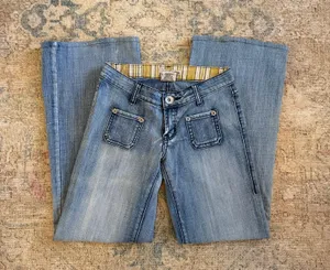 Refuge EUC Y2K Vintage Stylish Blue Women's Jeans with Front and Back Pockets thumbnail 1