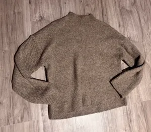 Abercrombie & fitch sweater thumbnail 1