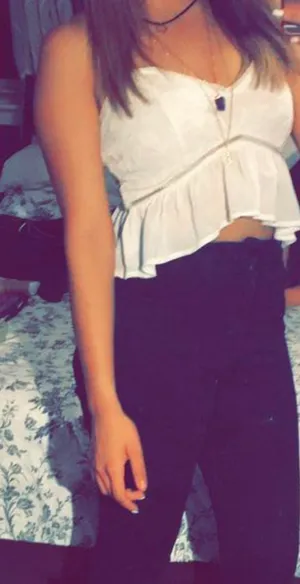 White Flowy Crop Top Size M thumbnail 3
