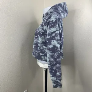 Lululemon Loungeful Cropped Hoodie Heritage Camo Wash WP Blue Multi Pullover Sz6 thumbnail 3
