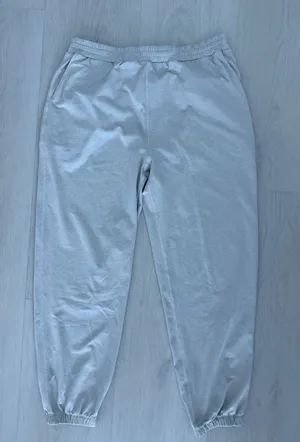 Vuori Light Gray Joggers in Size M thumbnail 1