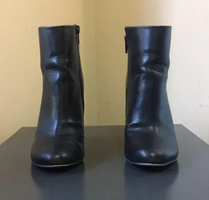 Kurt Geiger CARVELA Vegan Leather Black Side Zip Gold Metal Trim 3.75” Block Heel Boots EUC 6 thumbnail 4