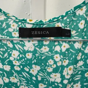 Zesica Green Floral Wrap Dress High Low Ruffle Short Sleeve Rayon Size‎ Large thumbnail 7