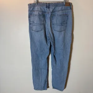 American Eagle 90s Straight Jeans Womens 16 Light Wash Distressed Blue thumbnail 4