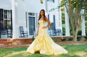Sherri Hill Prom dress size 00 yellow rose strapless dress thumbnail 2