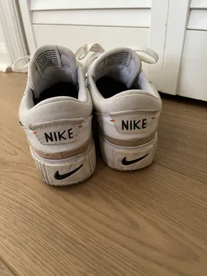 Nike Sneakers  thumbnail 2
