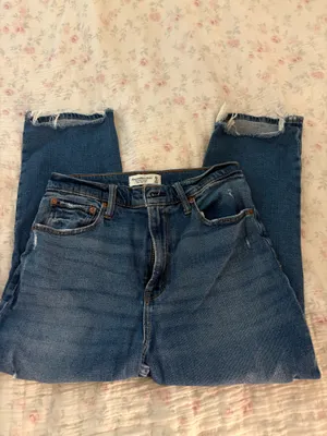 Abercrombie high rise jeans thumbnail 3