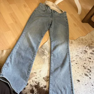 BLANQI Maternity Straight Leg Light Wash Jeans‎ Size 0 thumbnail 4