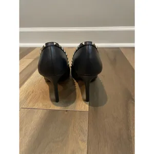 Elegant Black Jessica Simpson Pumps Gold Detail Size 8.5 thumbnail 4