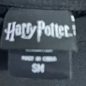 Harry Potter Hufflepuff Oversized Crewneck Lightweight Sweater thumbnail 3
