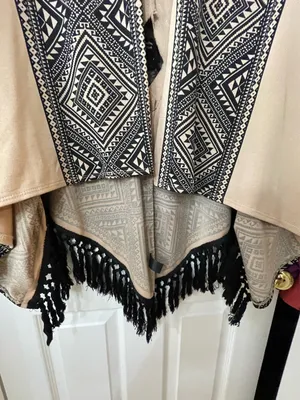 Geometric Patterned Shawl With Tassels  thumbnail 3