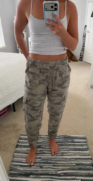 American Eagle Camo Cargo Pants thumbnail 1