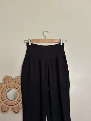 Old Navy joggers (S) thumbnail 2