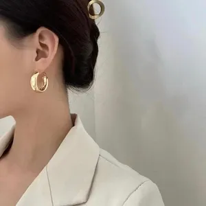 Elegant Chunky Gold Hoop Earrings for Women thumbnail 4
