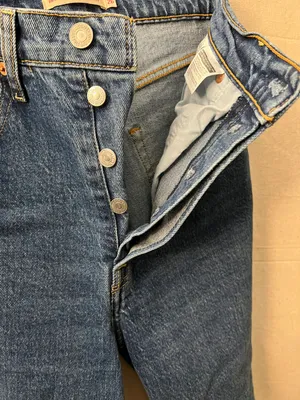 Levi's Ribcage Straight Ankle Jeans thumbnail 4