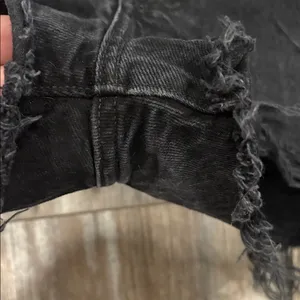 AGOLDE black parker shorts size 27 thumbnail 3