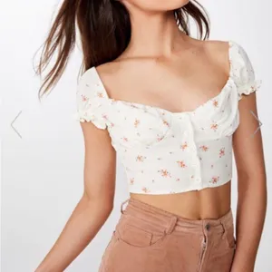 Cotton On linen blend isla prairie milkmaid crop top floral ivory ecru medium thumbnail 2