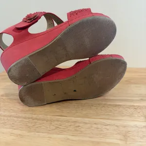 Atalina Red Mid Wedge strap Comfort Sandals Flower Womens Size 9‎ Shoe thumbnail 9