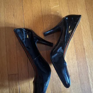 Sofft Classic Black Patent Leather Heels, Size 8.5 thumbnail 4