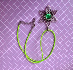 Green Flower Necklace thumbnail 2