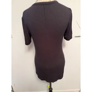 Lululemon Dark Gray‎ Ribbed Short Sleeve Fitted Top Athleisure Casual thumbnail 2