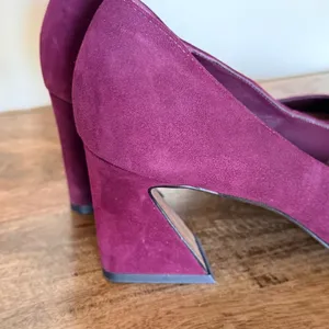 Vince Camuto Hailenda Suede‎ Pumps Womens 10M Burgundy Pointed Toe Dark Academia thumbnail 10